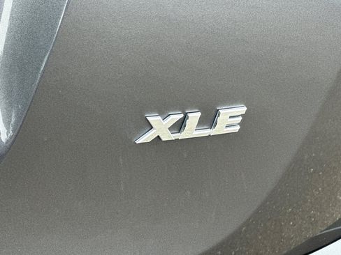 Used 2018 Toyota RAV4 XLE FWD image 26