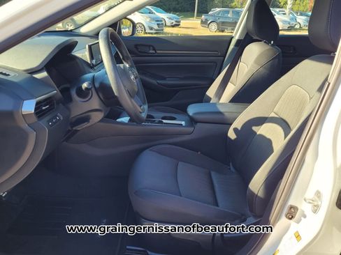 Used 2024 Nissan Altima 2.5 S image 3