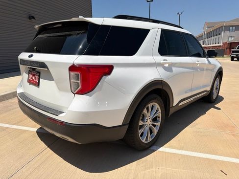 Used 2024 Ford Explorer XLT w/ Equipment Group 202A RWD image 3