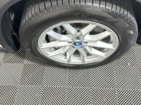 Used 2023 BMW X5 xDrive45e image 11