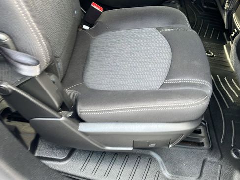 Used 2017 Chevrolet Traverse LT w/ Style and Technology Package FWD image 27