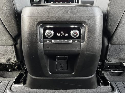 Used 2025 GMC Yukon Denali image 26