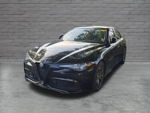 Used 2019 Alfa Romeo Giulia Ti Sport w/ Quick Order Package 22U Sport RWD image 3