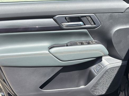 New 2026 GMC Terrain AT4 w/ LPO, Black Badging Package AWD/4WD image 14