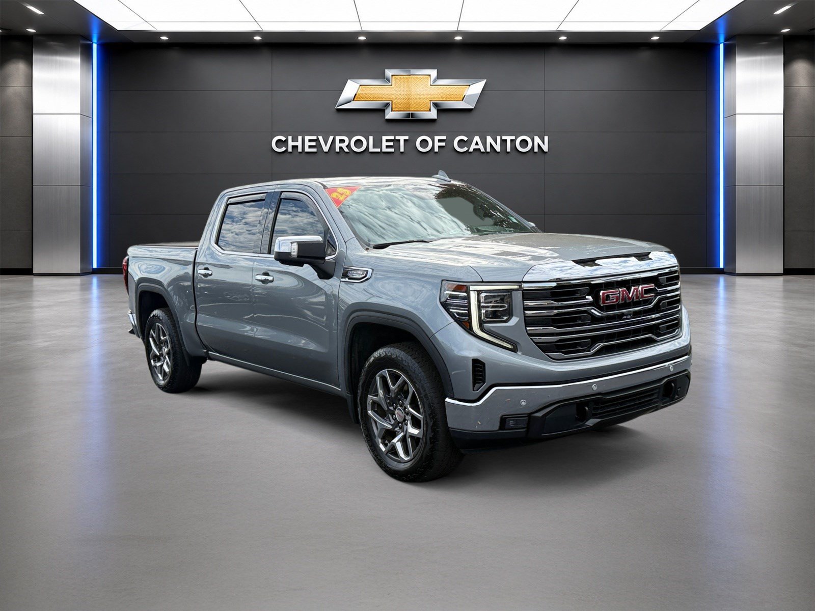 Used 2023 GMC Sierra 1500 SLT AWD/4WD image 3