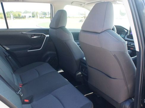 Used 2025 Toyota RAV4 XLE AWD/4WD image 21