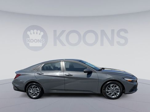 Certified 2024 Hyundai Elantra SEL FWD image 8