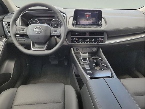 Used 2025 Nissan Rogue SV w/ SV Premium Package FWD image 10