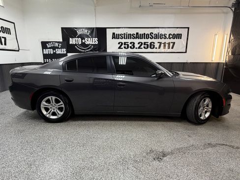Used 2019 Dodge Charger SXT w/ Leather Interior Group RWD image 2