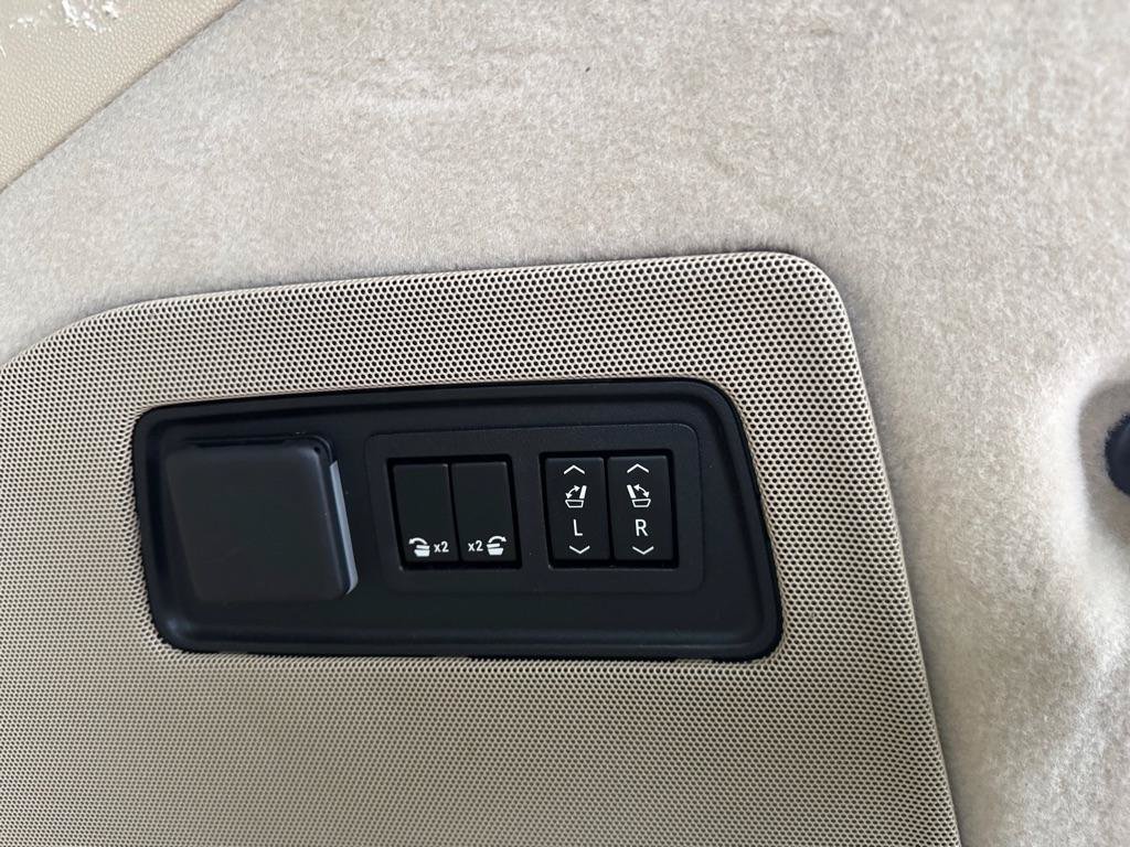 Used 2021 Cadillac Escalade ESV Premium Luxury AWD/4WD image 20