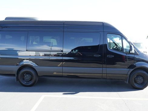 Used 2024 Mercedes-Benz Sprinter 2500 image 5