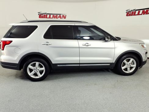 Used 2018 Ford Explorer XLT w/ Equipment Group 201A FWD image 3