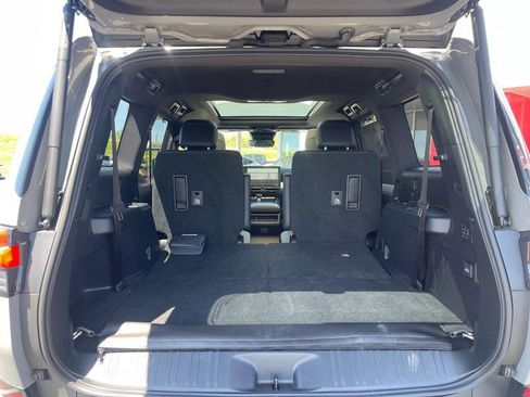 Used 2024 Lexus GX 550 w/ Accessory Package (2T) AWD/4WD image 19