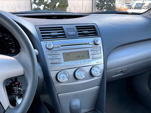 Used 2011 Toyota Camry LE image 6