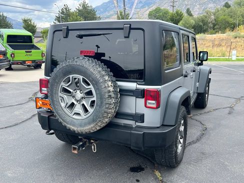 Used 2015 Jeep Wrangler Unlimited Rubicon w/ Dual Top Group AWD/4WD image 9