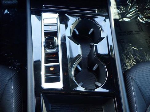 Used 2024 Volkswagen Atlas Cross Sport SE image 23