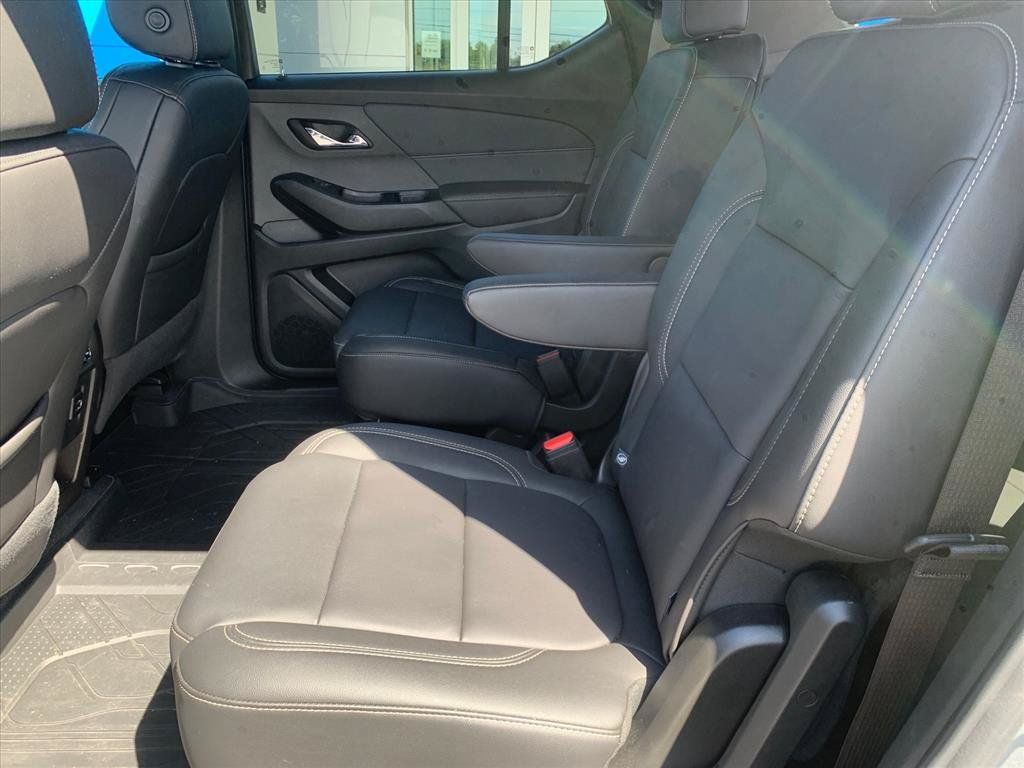 Used 2023 Chevrolet Traverse LT w/ LT Premium Package AWD/4WD image 7