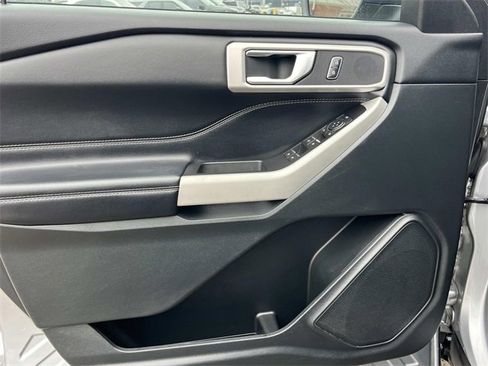 Used 2022 Ford Explorer XLT w/ Equipment Group 202A image 28