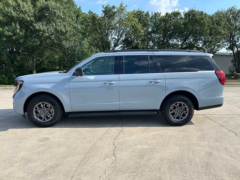 Used 2025 Ford Expedition Max Active AWD/4WD image 2