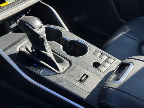 Used 2023 Toyota Highlander XLE image 23