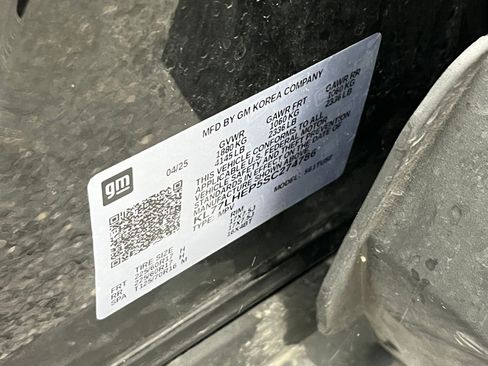 Used 2025 Chevrolet Trax LT w/ LT Convenience Package image 28