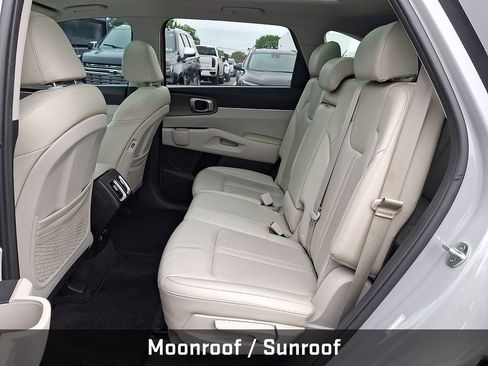 Used 2022 Kia Sorento S w/ Panoramic Sunroof Package AWD/4WD image 13