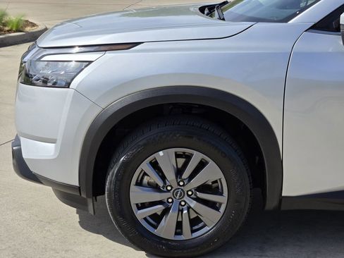 Used 2025 Nissan Pathfinder SV image 6