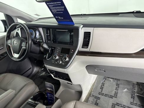 Used 2017 Toyota Sienna AWD image 39