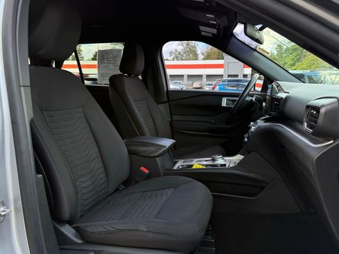 Used 2020 Ford Explorer XLT image 12