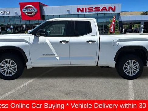 Used 2022 Toyota Tundra SR5 w/ SR5 Convenience Package AWD/4WD image 6