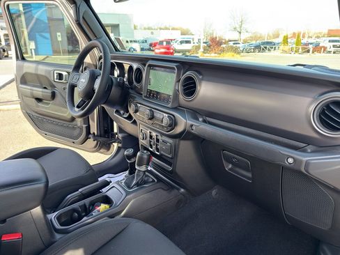Used 2023 Jeep Gladiator Willys image 31