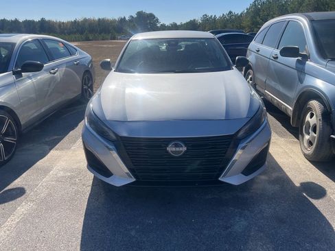 Used 2024 Nissan Altima 2.5 SV image 3