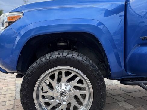 Used 2017 Toyota Tacoma SR5 w/ Tow Package RWD image 11