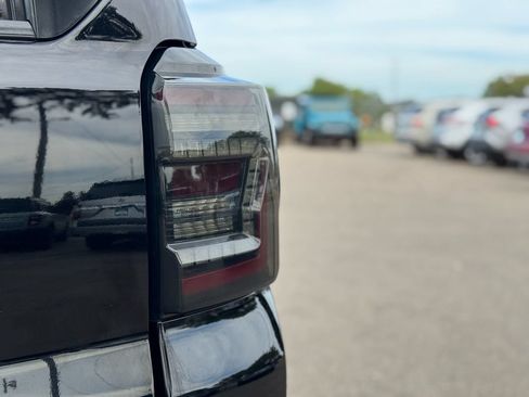 Used 2019 Toyota 4Runner SR5 AWD/4WD image 12