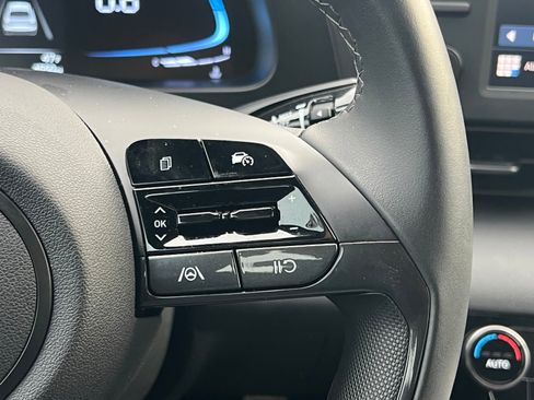 Certified 2025 Hyundai Elantra Sport image 28