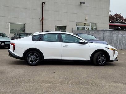 New 2025 Kia K4 LXS