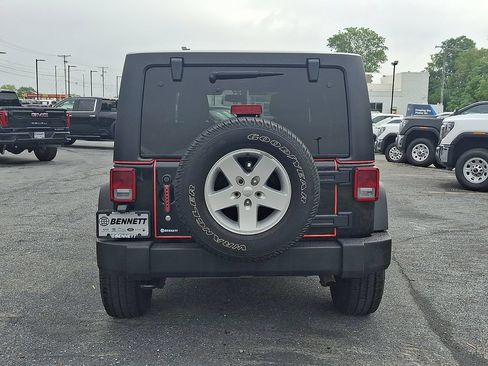 Used 2018 Jeep Wrangler Unlimited Sport S AWD/4WD image 5