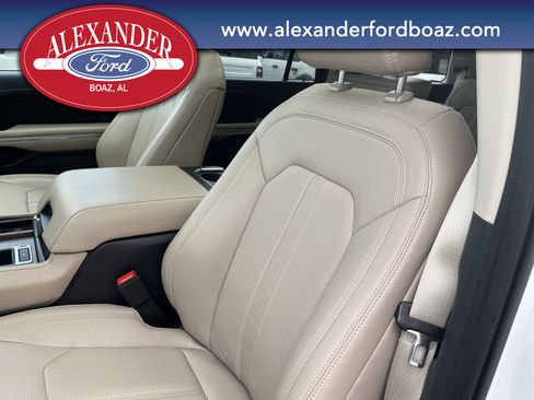 Used 2024 Ford Expedition Limited image 12