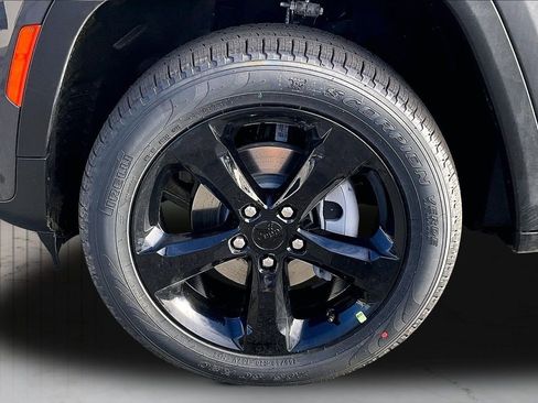 New 2026 Jeep Grand Cherokee Limited image 32