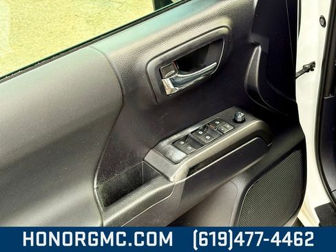 Used 2020 Toyota Tacoma TRD Off-Road image 18