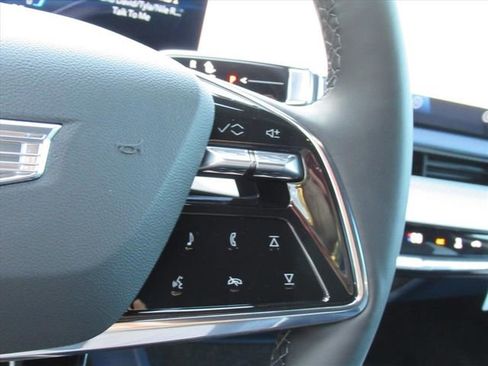 New 2026 Cadillac Optiq Luxury 2 image 19