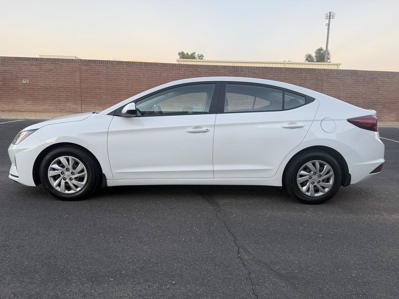 Used 2020 Hyundai Elantra SE w/ Cargo Package (C1) FWD image 6
