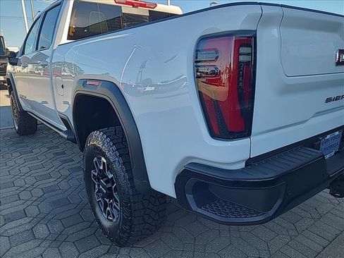 Used 2025 GMC Sierra 2500 AT4X image 25