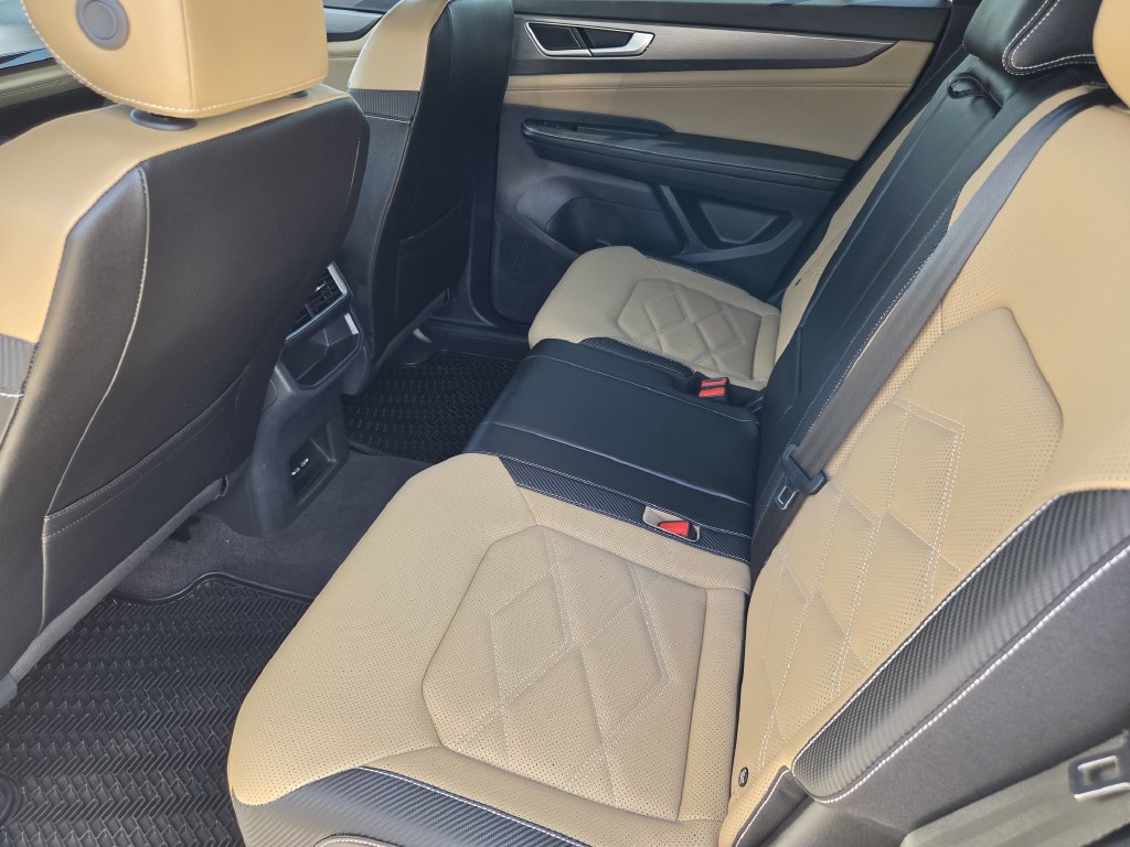 Used 2024 Volkswagen Atlas Cross Sport SE FWD image 23