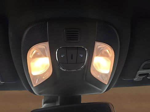 Used 2025 Jeep Compass Limited image 29