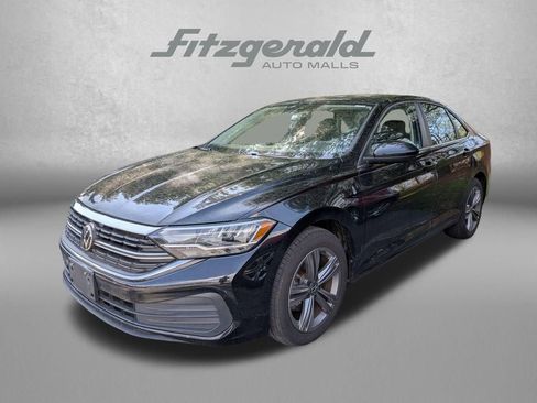 Used 2024 Volkswagen Jetta SE image 3