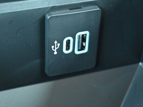 New 2026 Ford F250 Lariat w/ Black Appearance Package image 31