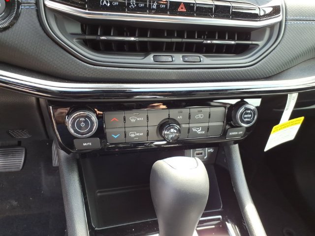 New 2026 Jeep Compass Latitude AWD/4WD image 12