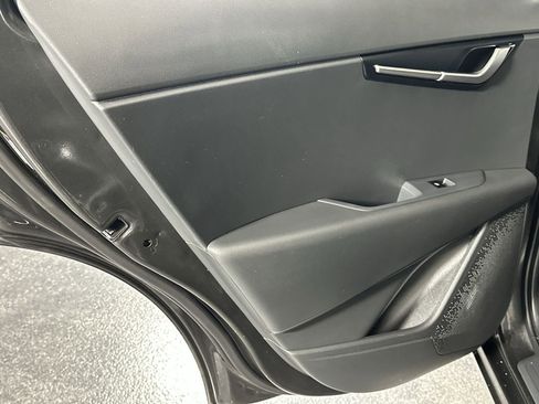 Used 2025 Kia Niro LX FWD image 29