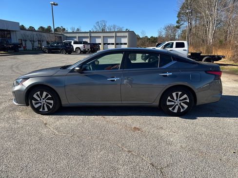 Used 2024 Nissan Altima 2.5 S image 8